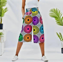 Load image into Gallery viewer, African Circle Print Women&#39;s Short
